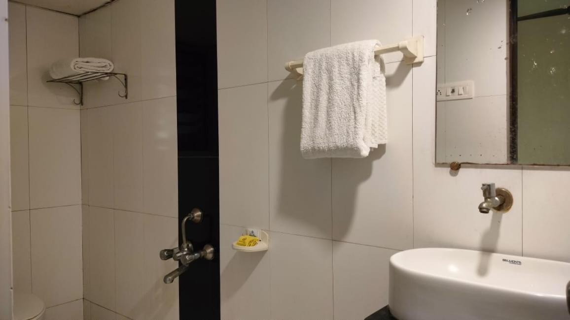 Hotel Sai Nidhi Executive-Mindspace Airoli Navi Mumbai Exterior photo